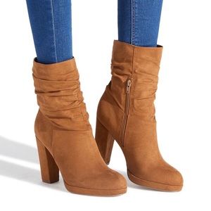 NIB!! Lianne Slouchy Booties; Camel; size 10